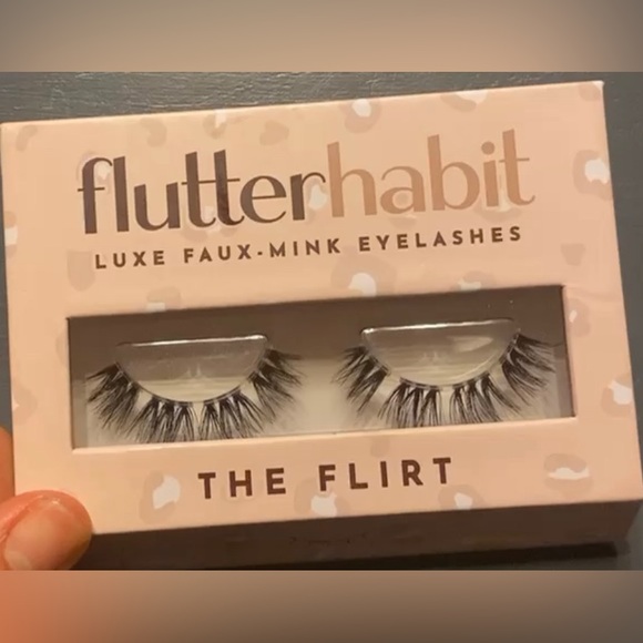 FlutterHabit Other - FlutterHabit FLIRT lashes 2 Set